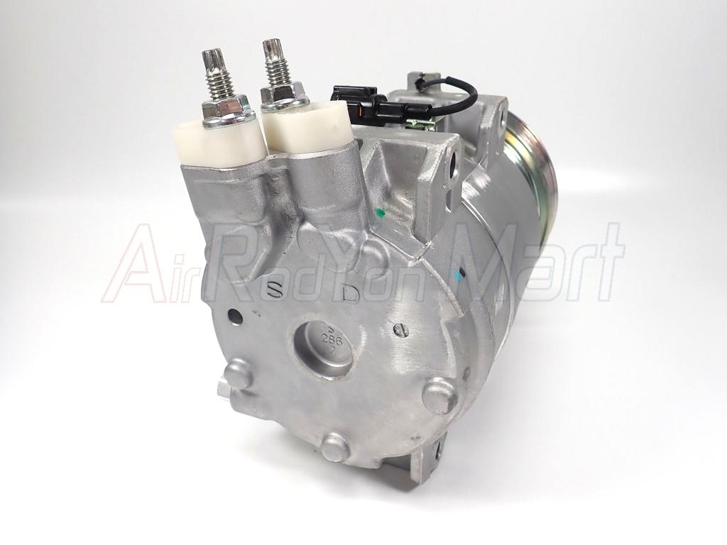 คอมแอร์ Nissan Urvan E26 (รุ่นพูเล่ยื่นหน้า) แบบขาร้อย Valeo